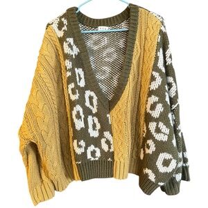 POL Clothing Women’s Green/White Leopard & Yellow Cable Knit Sweater Size Large